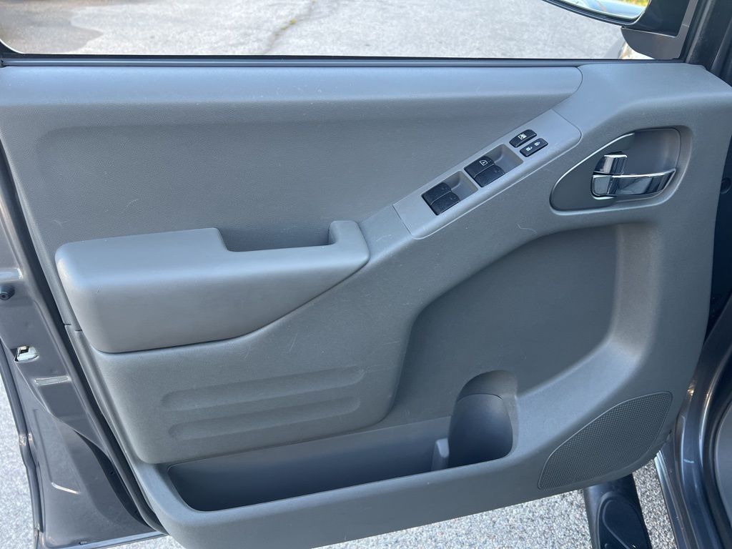2021 Nissan Frontier Crew Cab photo 4