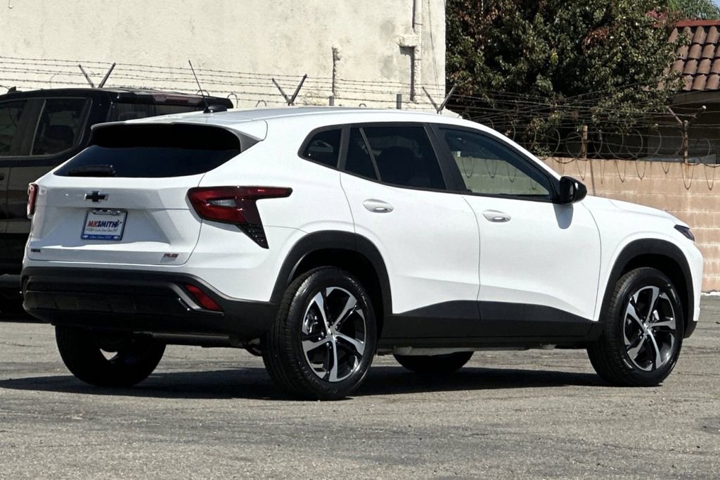 2026 Chevrolet Trax photo 2
