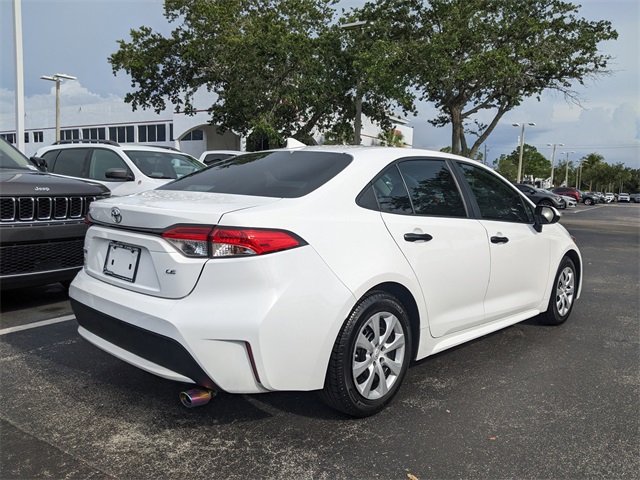2022 Toyota Corolla LE photo 3