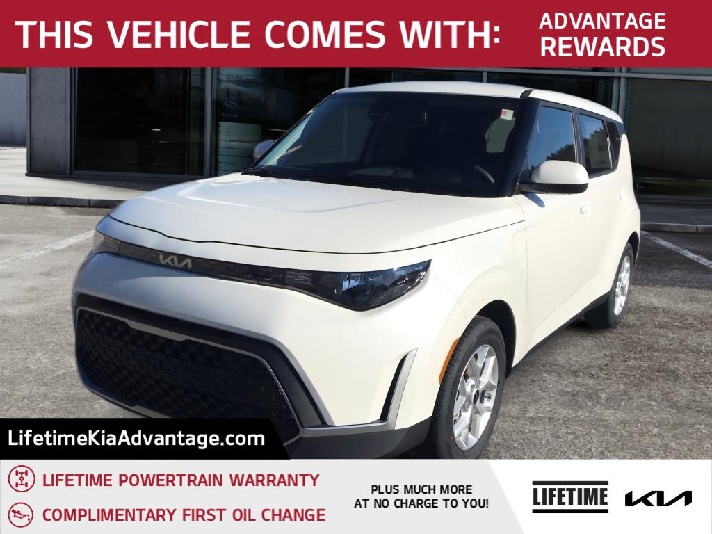2025 Kia Soul LX's photo