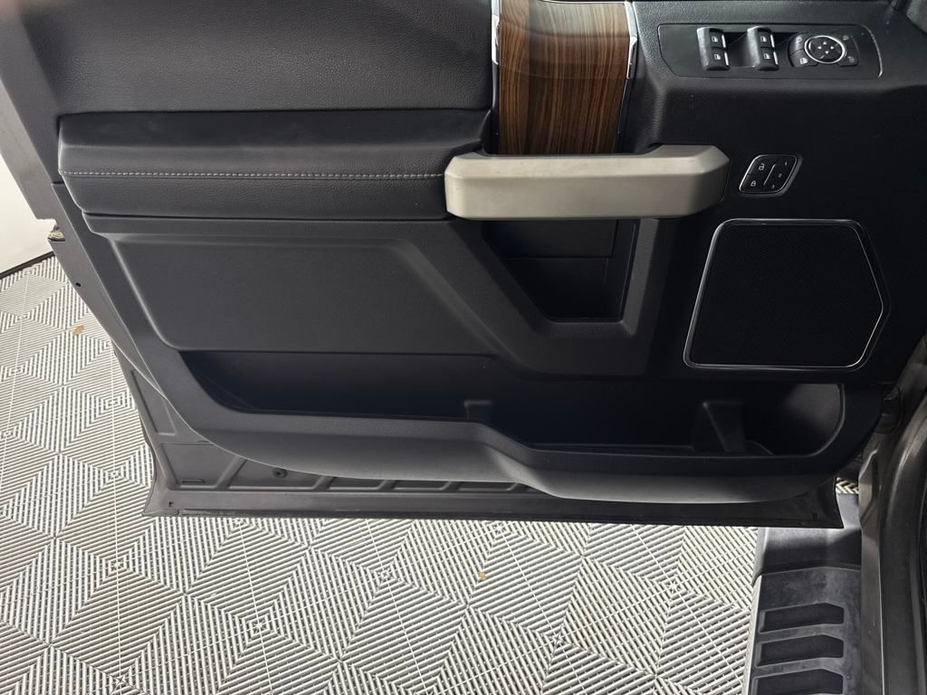 2017 Ford F-150 Lariat photo 8