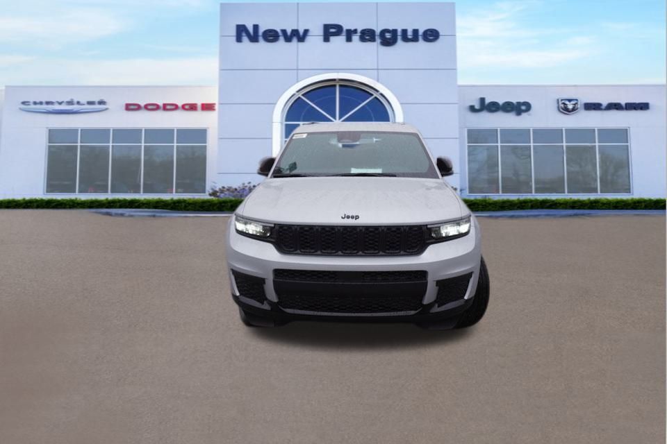 2025 Jeep Grand Cherokee Altitude photo 4