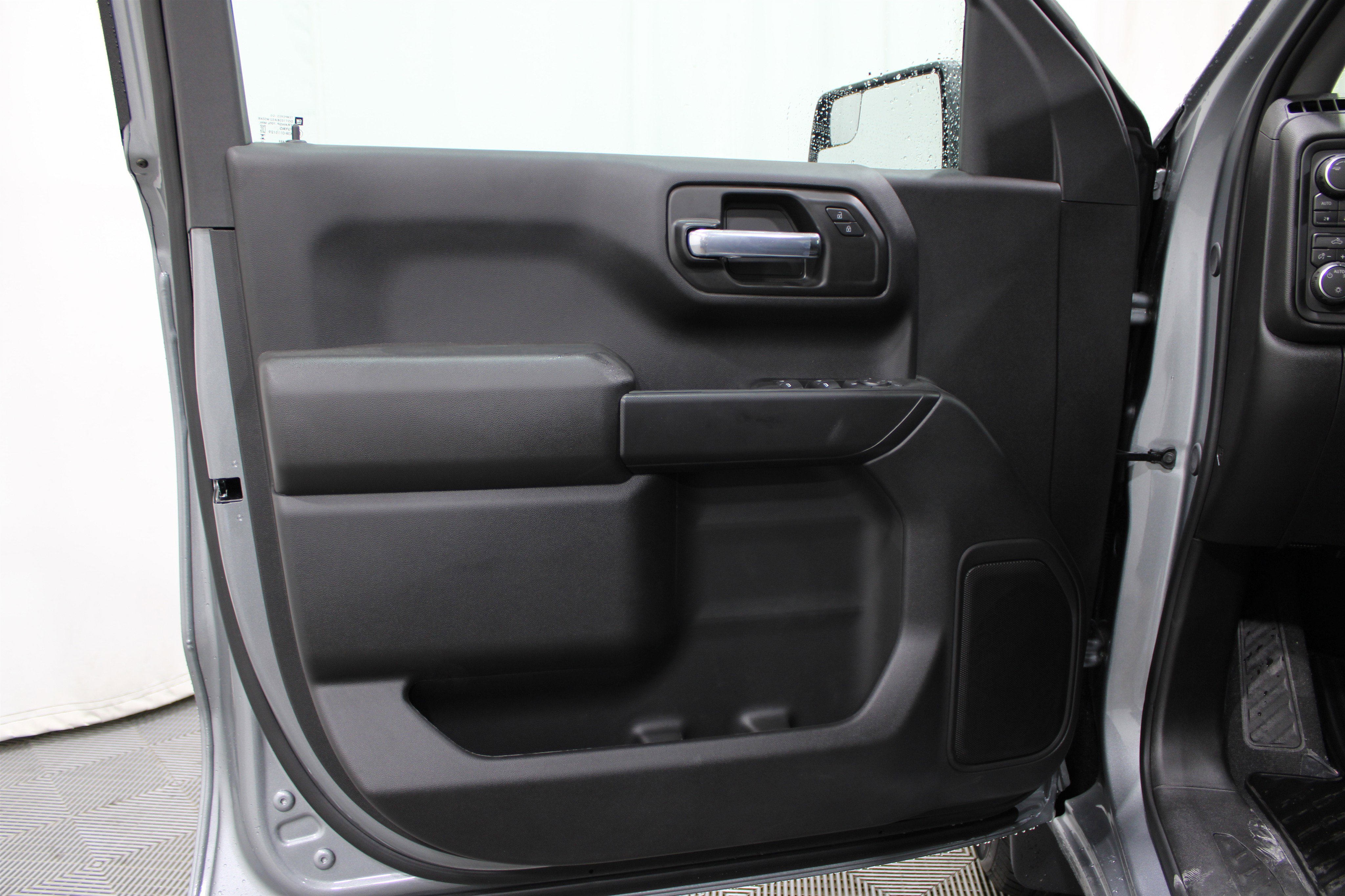 2026 Chevrolet Silverado 1500 Custom photo 4