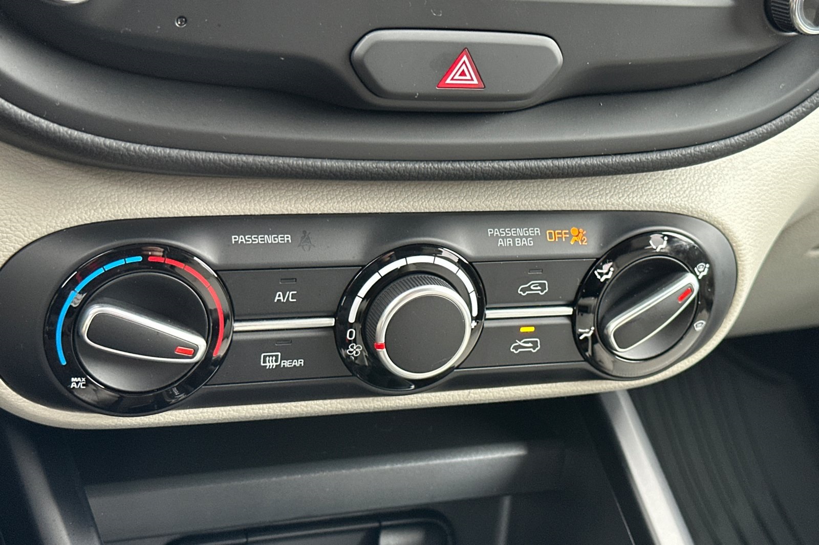 2025 Kia Soul LX photo 16