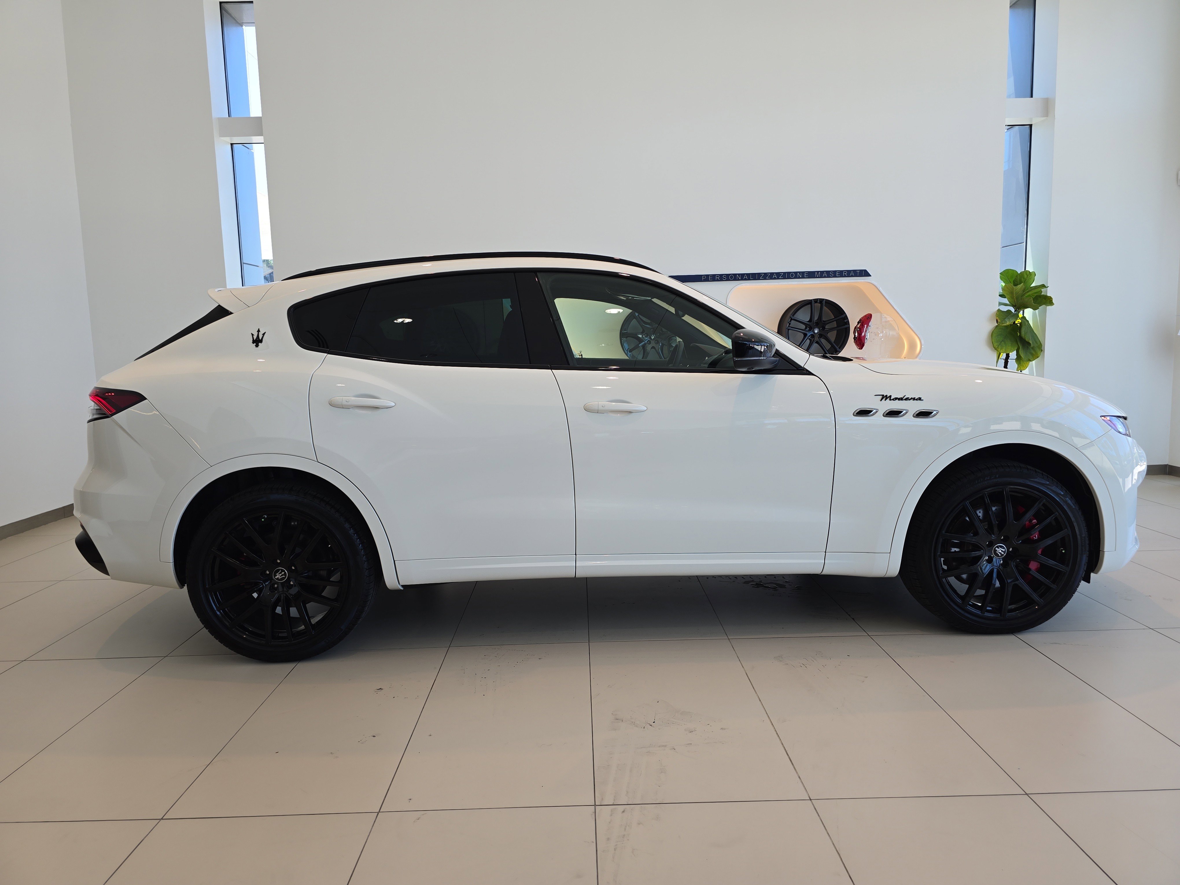 2024 Maserati Levante Modena photo 4