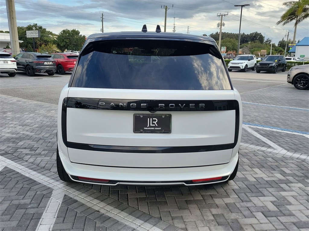 2023 Land Rover Range Rover SE photo 4