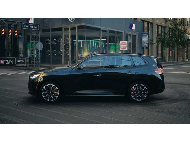 New 2025 Black Sapphire Metallic BMW 30 xDrive image 4