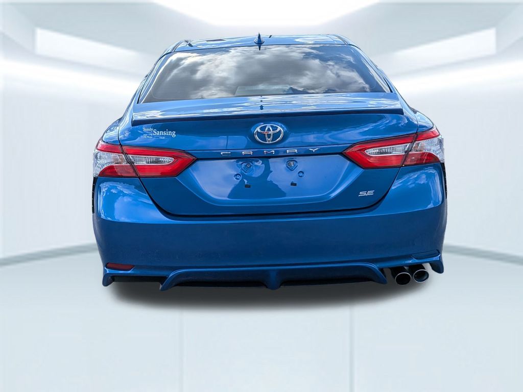 2020 Toyota Camry SE photo 4