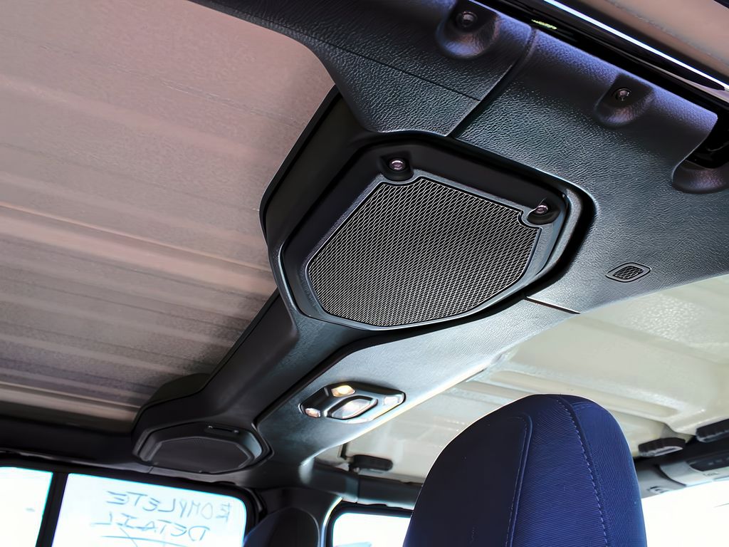 2023 Jeep Wrangler Sahara photo 26