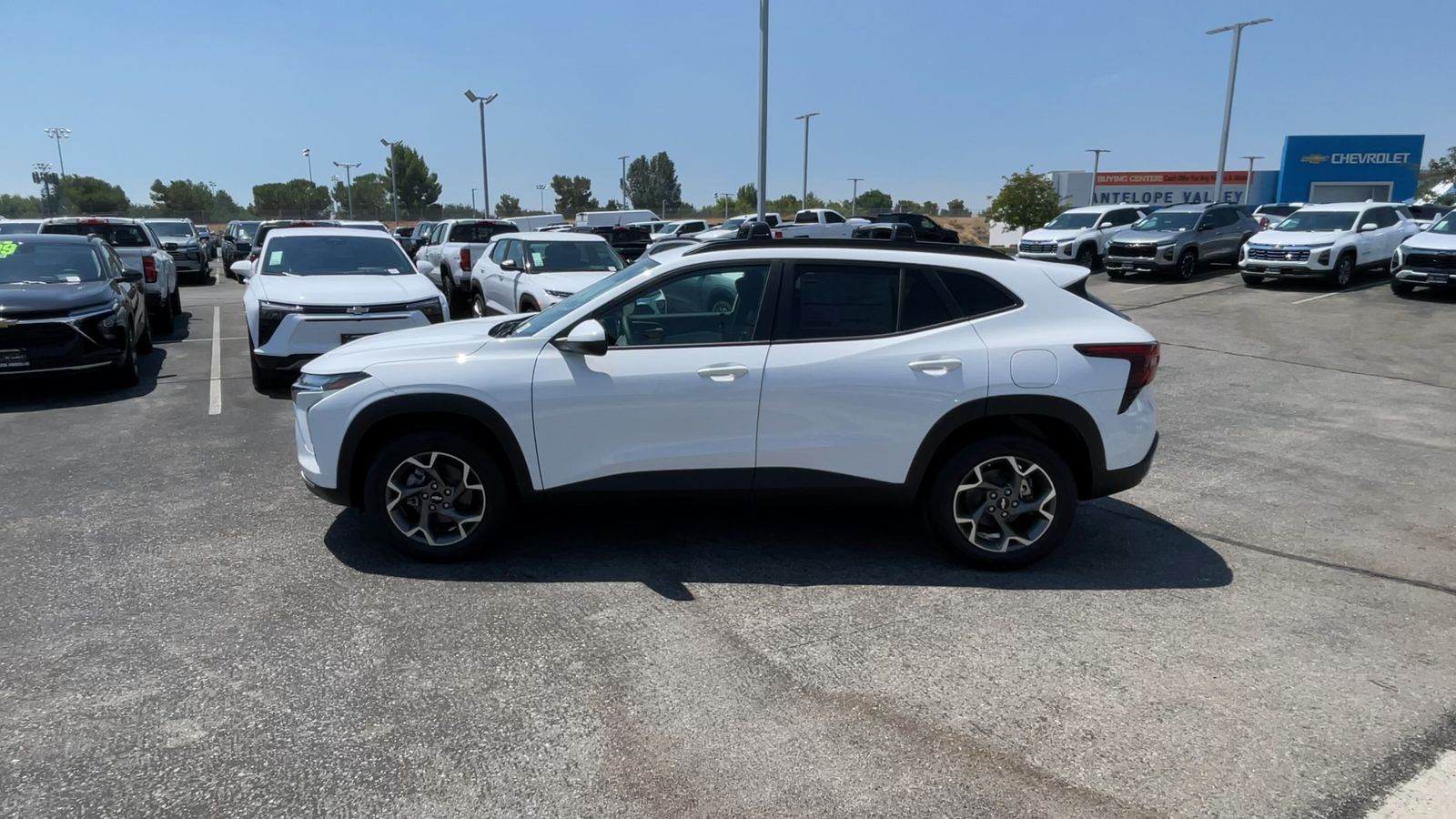 2025 Chevrolet Trax LT photo 32