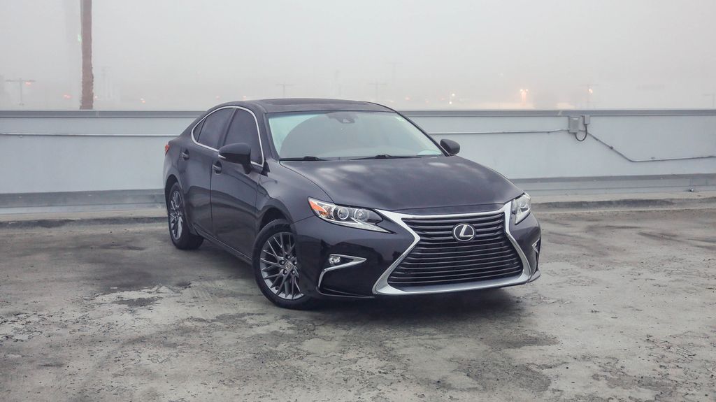 2018 Lexus ES 350's photo