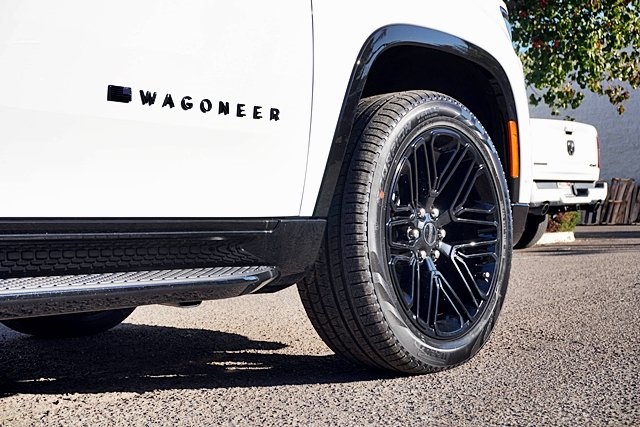 New 2025 Bright White Clear-Coat Exterior Paint Jeep Series II image 9