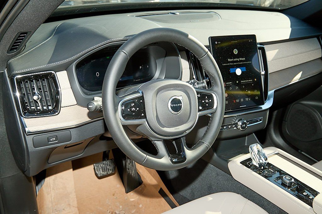 2026 VOLVO XC90 - Image 12