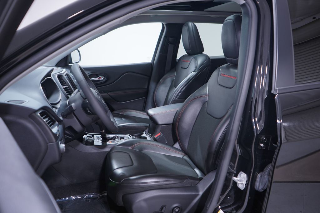 2020 Jeep Cherokee Trailhawk photo 6