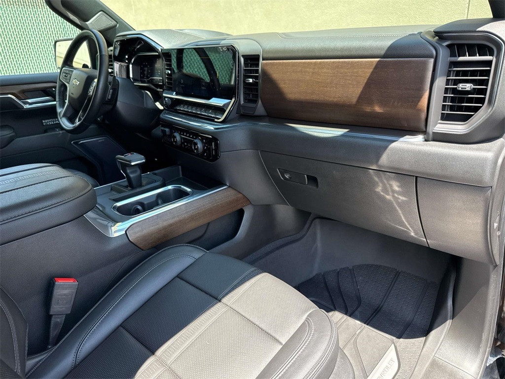 2023 Chevrolet Silverado 1500 High Country photo 18