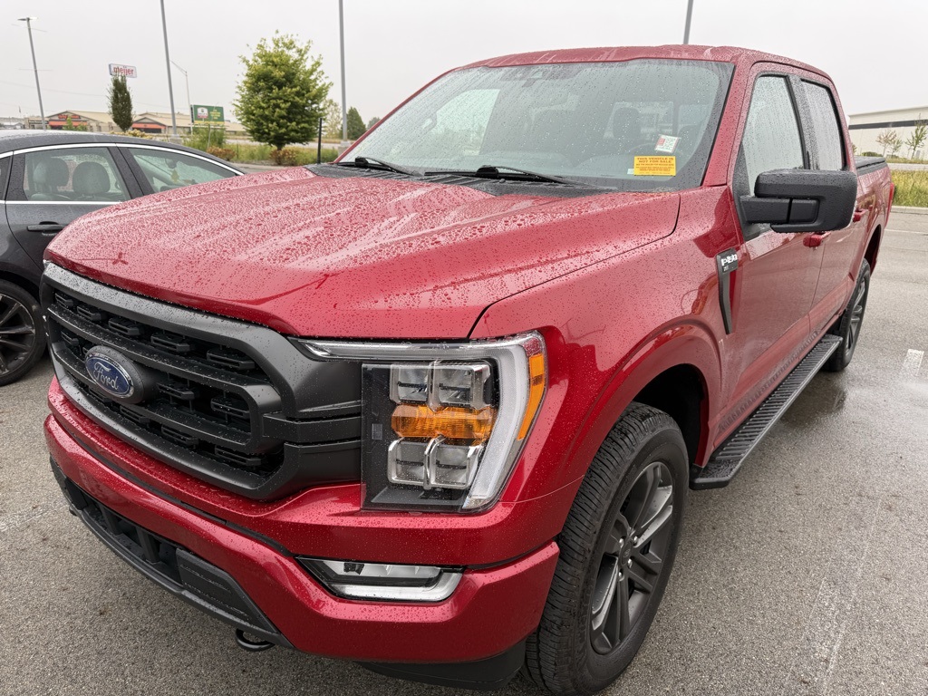 2022 Ford F-150 XLT photo 2