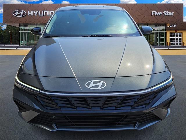 2025 Hyundai Elantra SEL Sport photo 2