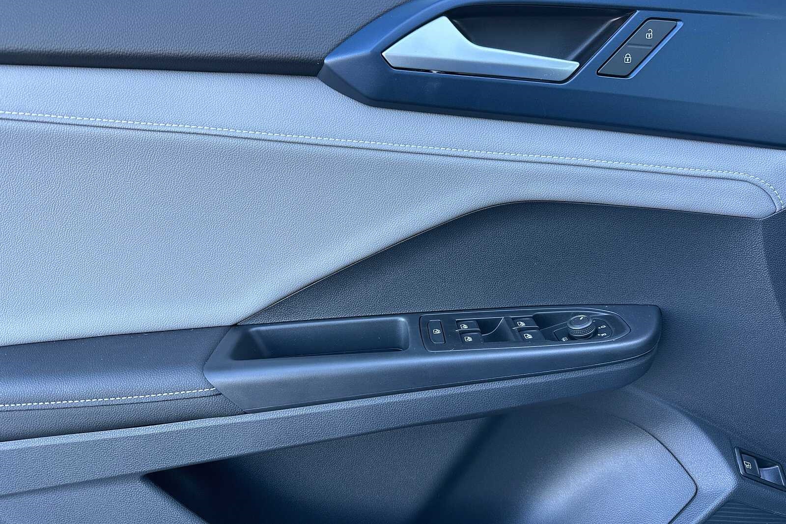 2024 Volkswagen Taos SE photo 11