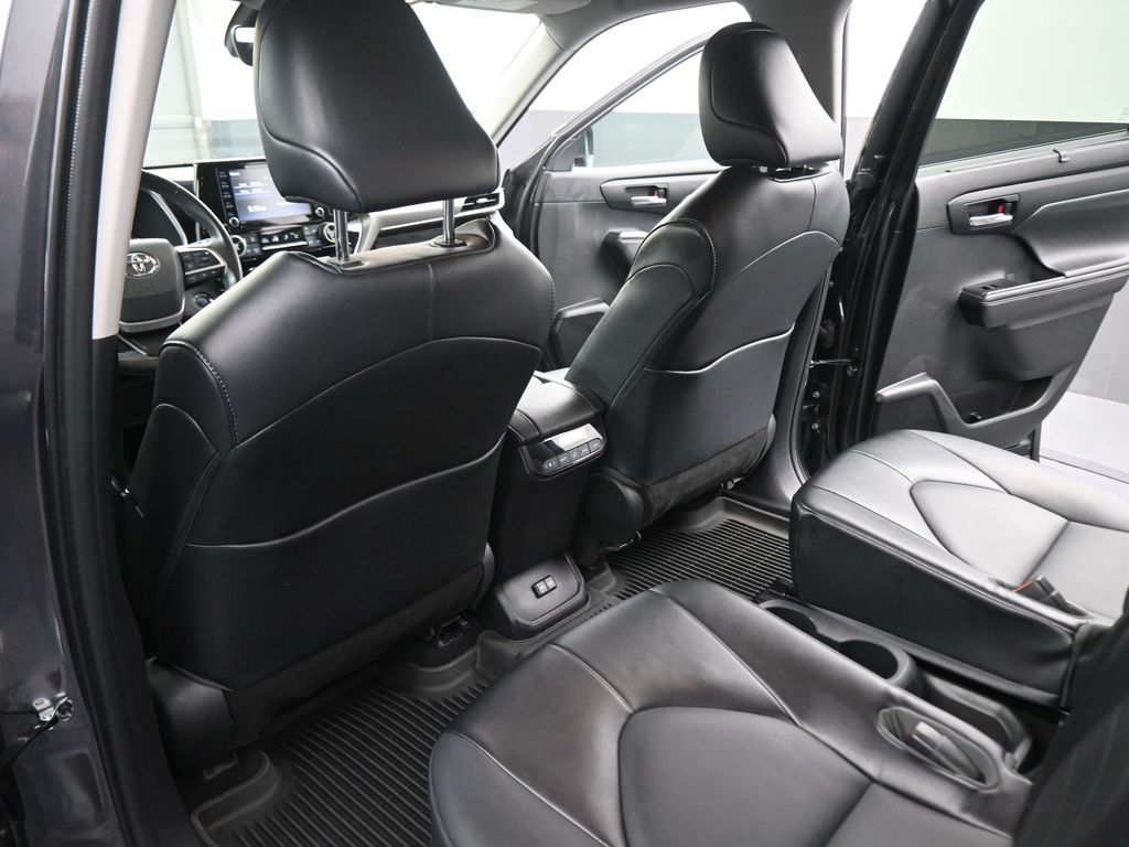 2022 Toyota Highlander XLE photo 36