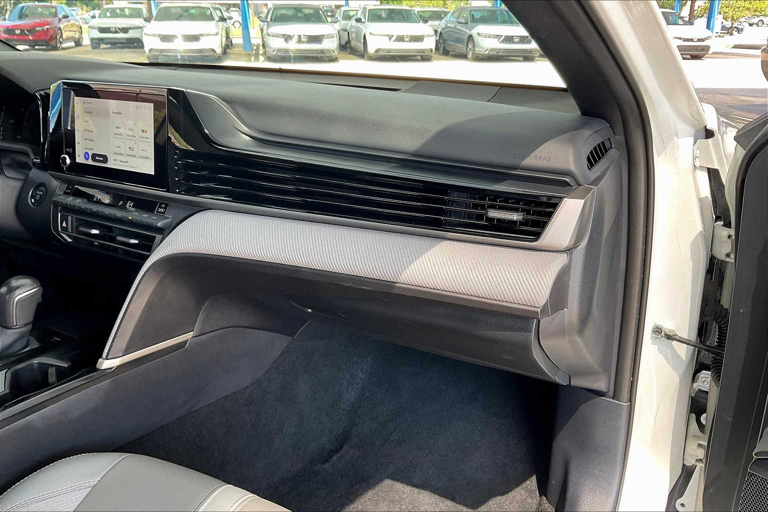 2025 Toyota Camry SE photo 17
