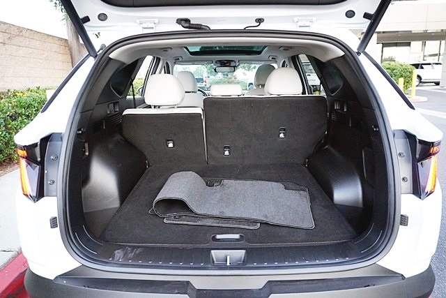 Used 2022 White Hyundai Limited image 12