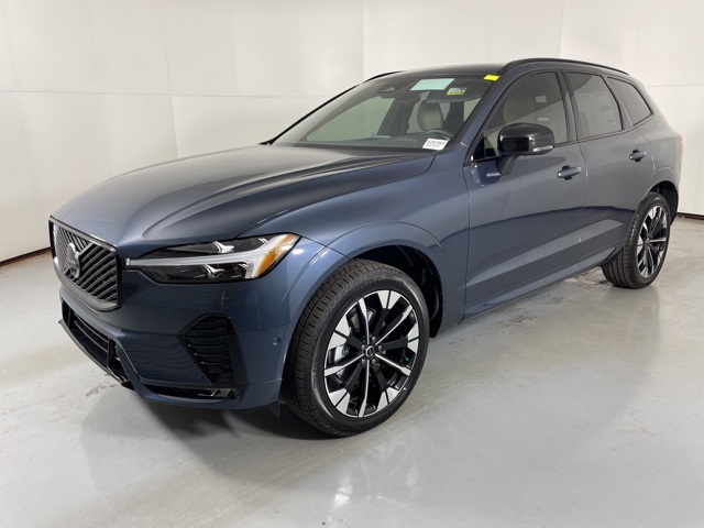 2026 Volvo XC60 B5 Plus photo 4