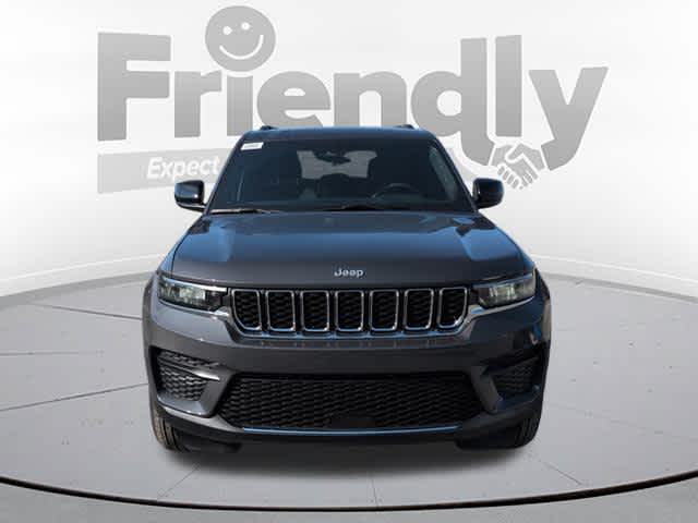 2025 Jeep Grand Cherokee Laredo X photo 2