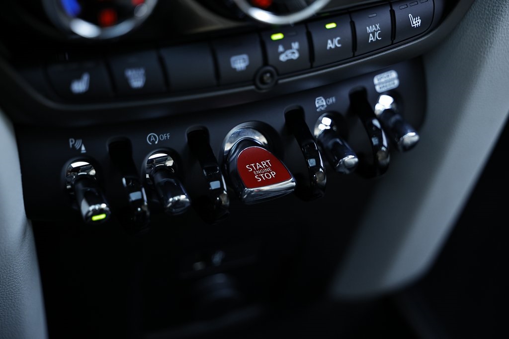 2024 Mini Cooper S Iconic photo 39