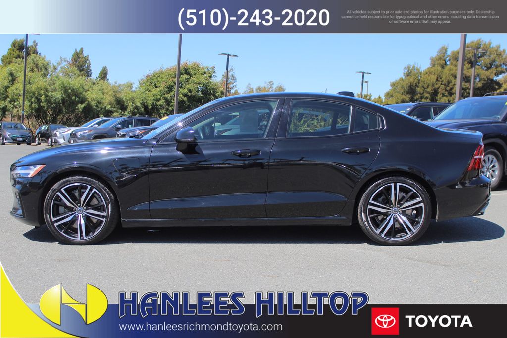 2021 Volvo S60 Recharge T8 R-Design Expression AWD photo 9