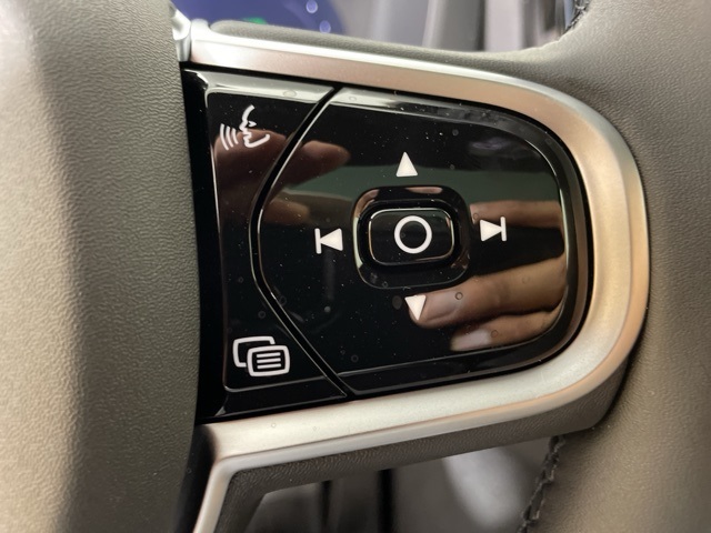 2026 Volvo XC60 Plus photo 24