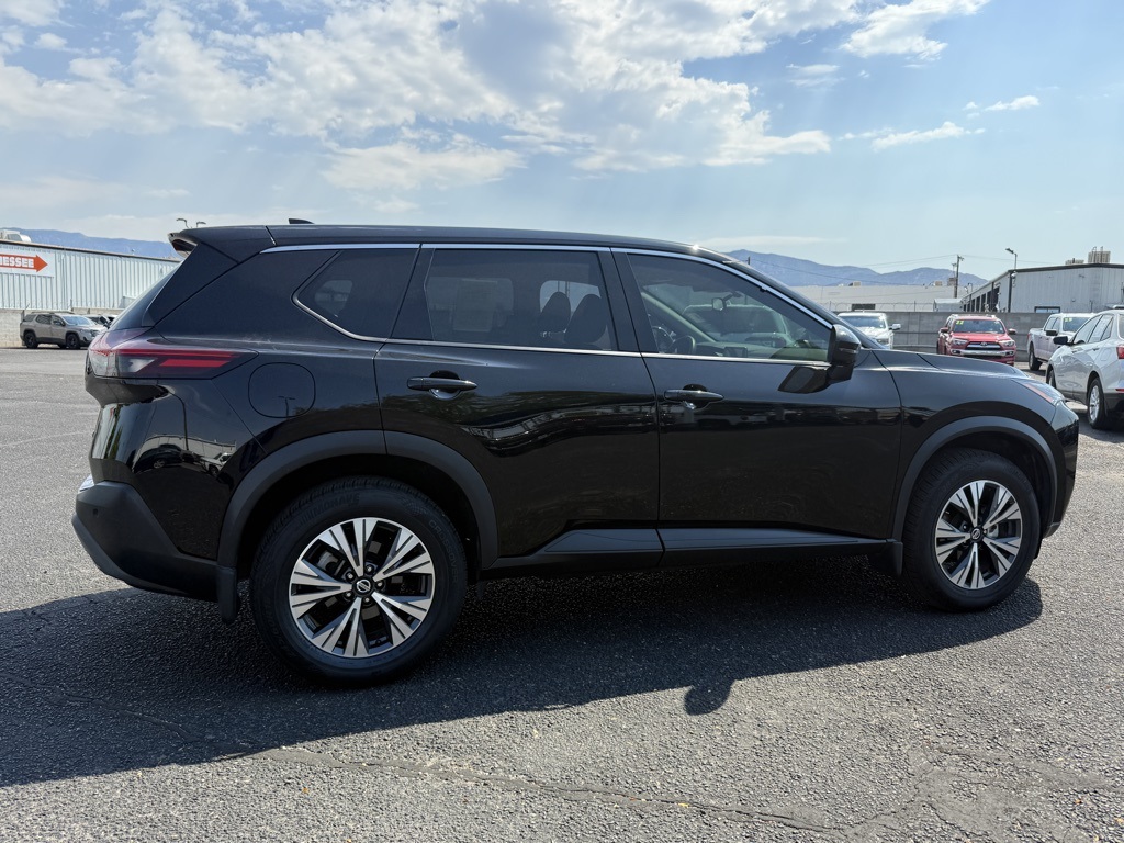 2021 Nissan Rogue SV photo 4