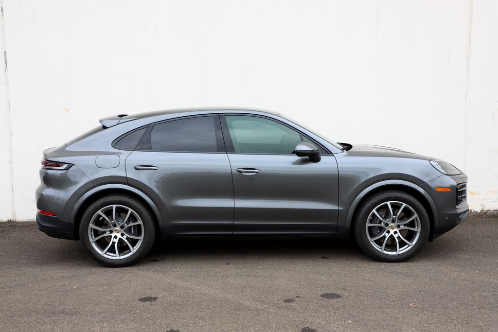 2024 Porsche Cayenne Coupe Base photo 3