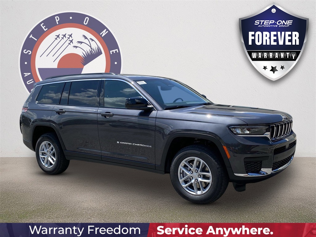 2025 Jeep Grand Cherokee L Laredo's photo