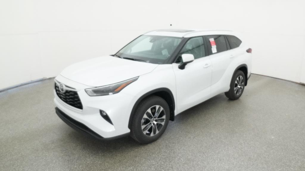 2026 Toyota Highlander XLE's photo