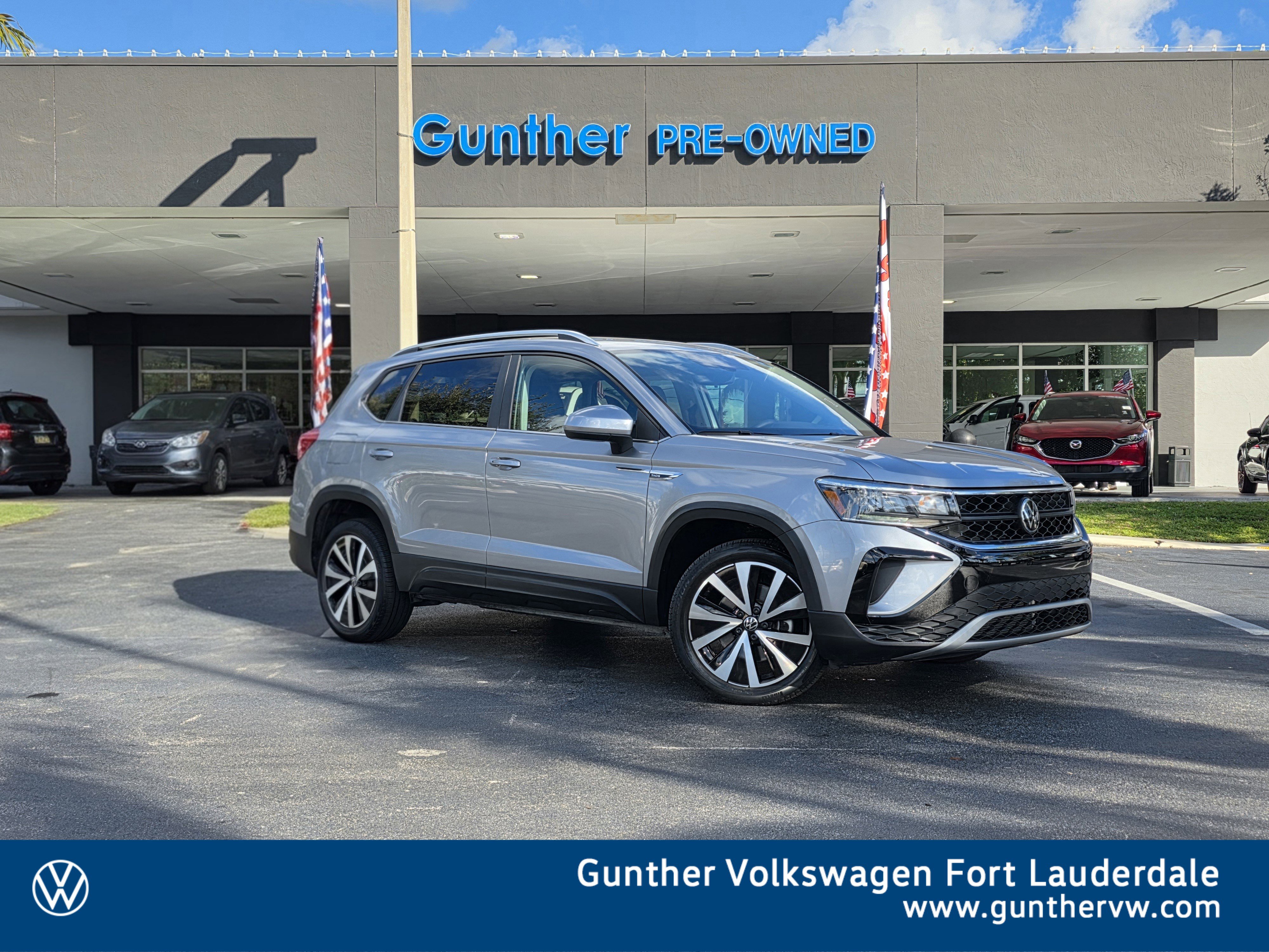 2023 Volkswagen Taos SE's photo