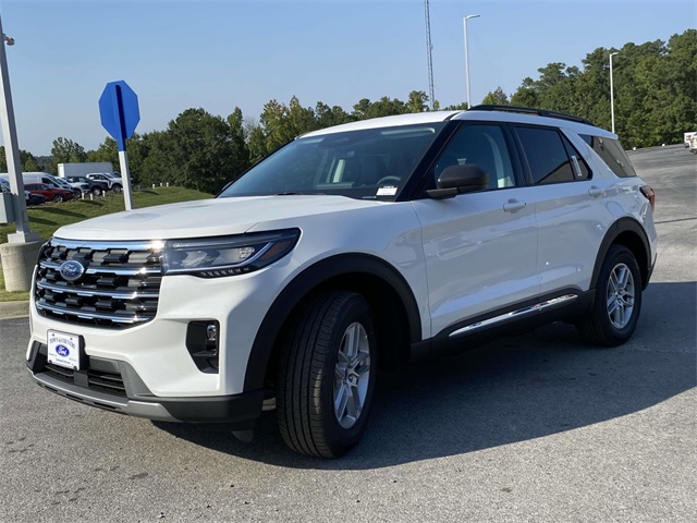 2025 Ford Explorer photo 3