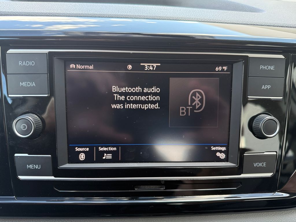 2022 Volkswagen Taos S photo 10