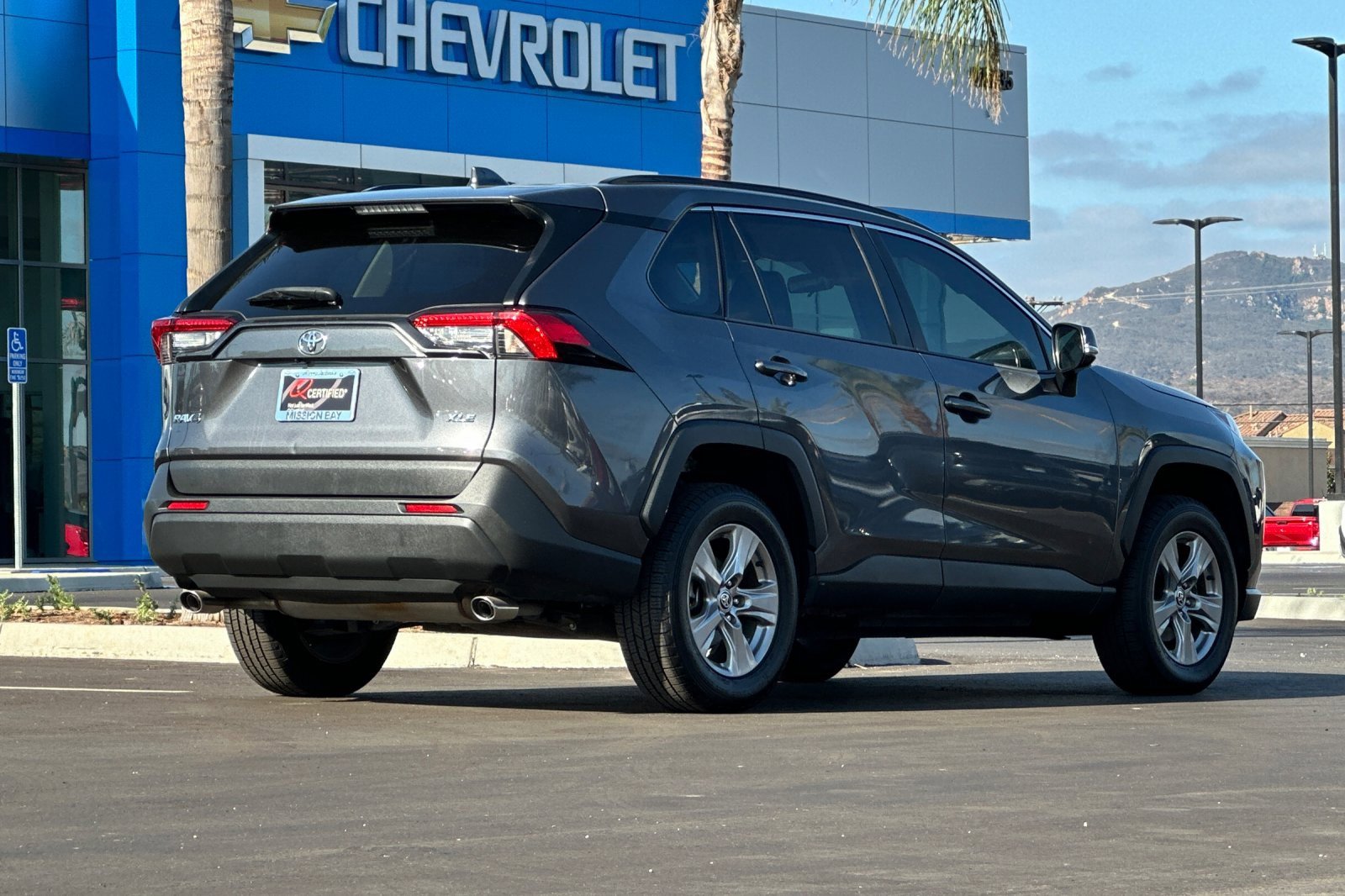 2022 Toyota RAV4 XLE photo 4