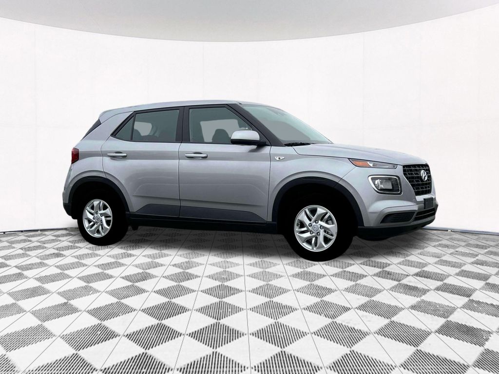 2025 Hyundai Venue SE photo 9