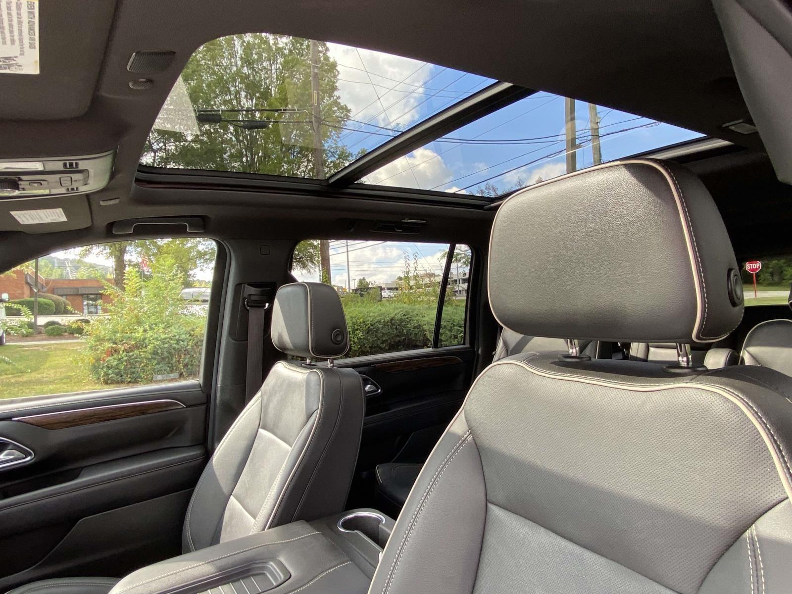 2022 Chevrolet Suburban Premier photo 3