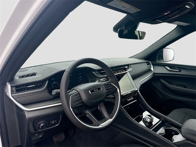 2025 Jeep Grand Cherokee Laredo photo 8