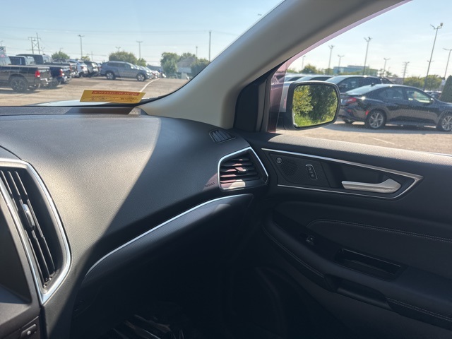 2019 Ford Edge Titanium photo 19
