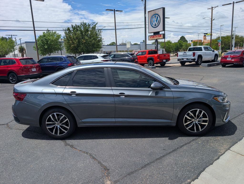 2025 Volkswagen Jetta 1.5T SE photo 4