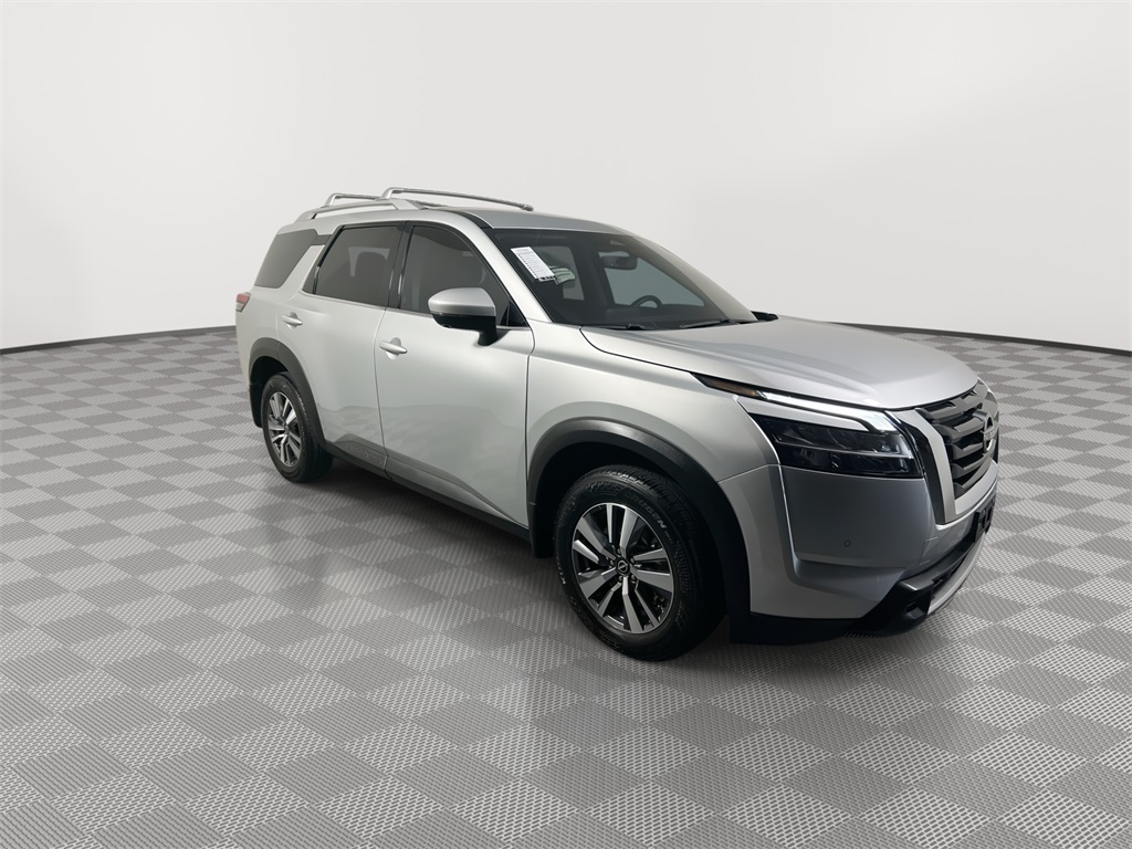 2024 Nissan Pathfinder SL photo 2
