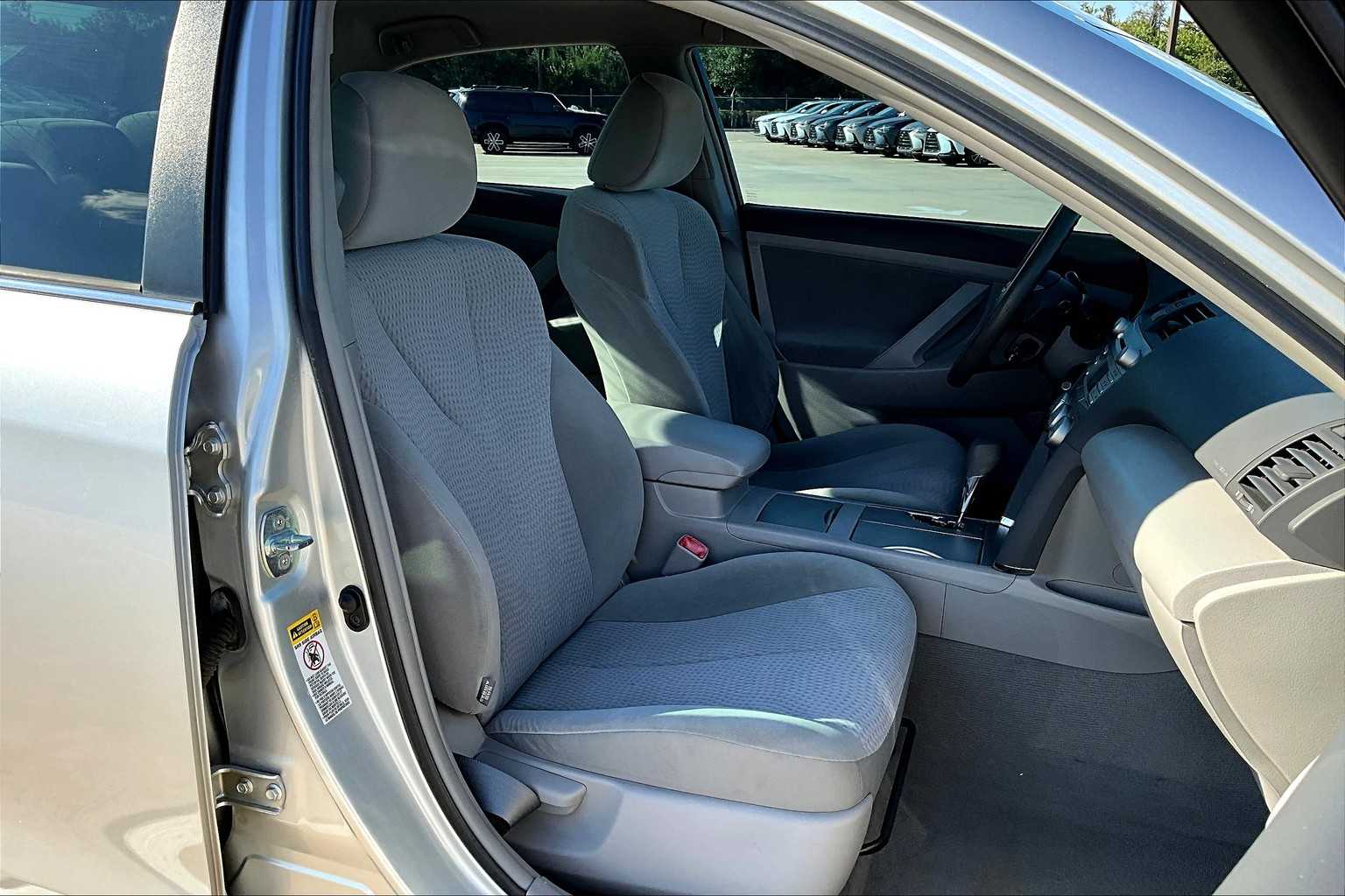 2011 Toyota Camry LE photo 2