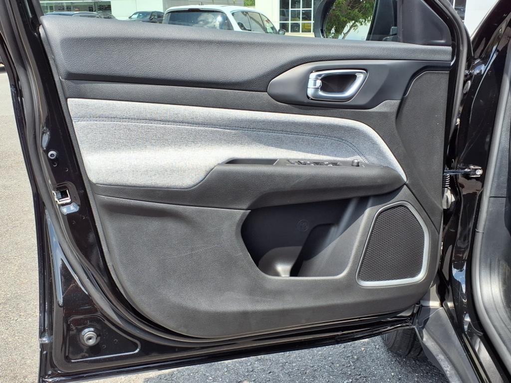 2025 Jeep Compass Latitude photo 4