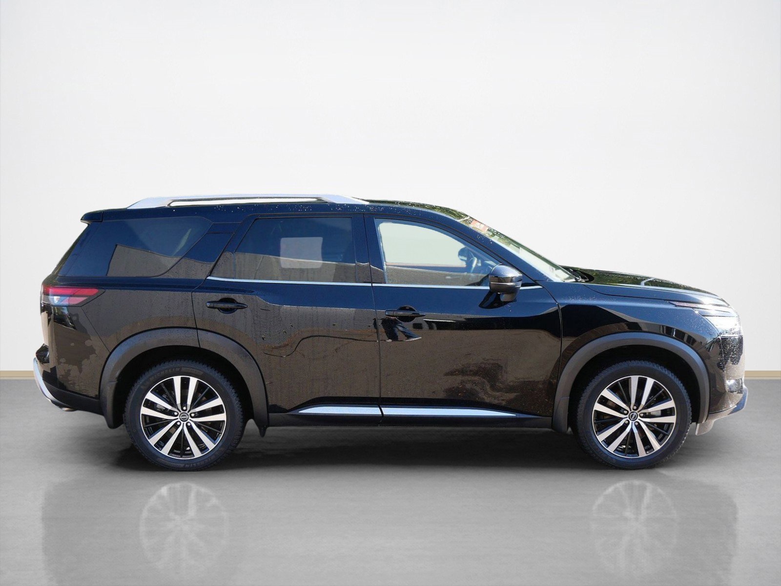Certified 2024 Nissan Pathfinder Platinum with VIN 5N1DR3DK3RC229123 for sale in Maplewood, Minnesota