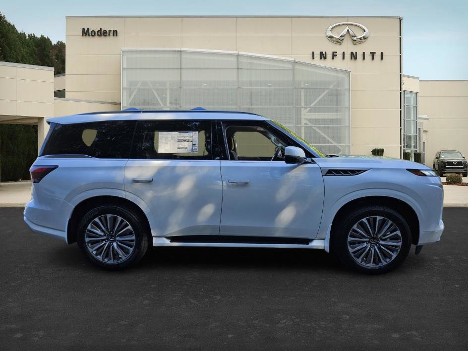 2026 Infiniti QX80 Luxe photo 2