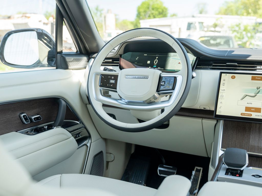2025 Land Rover Range Rover Autobiography photo 17