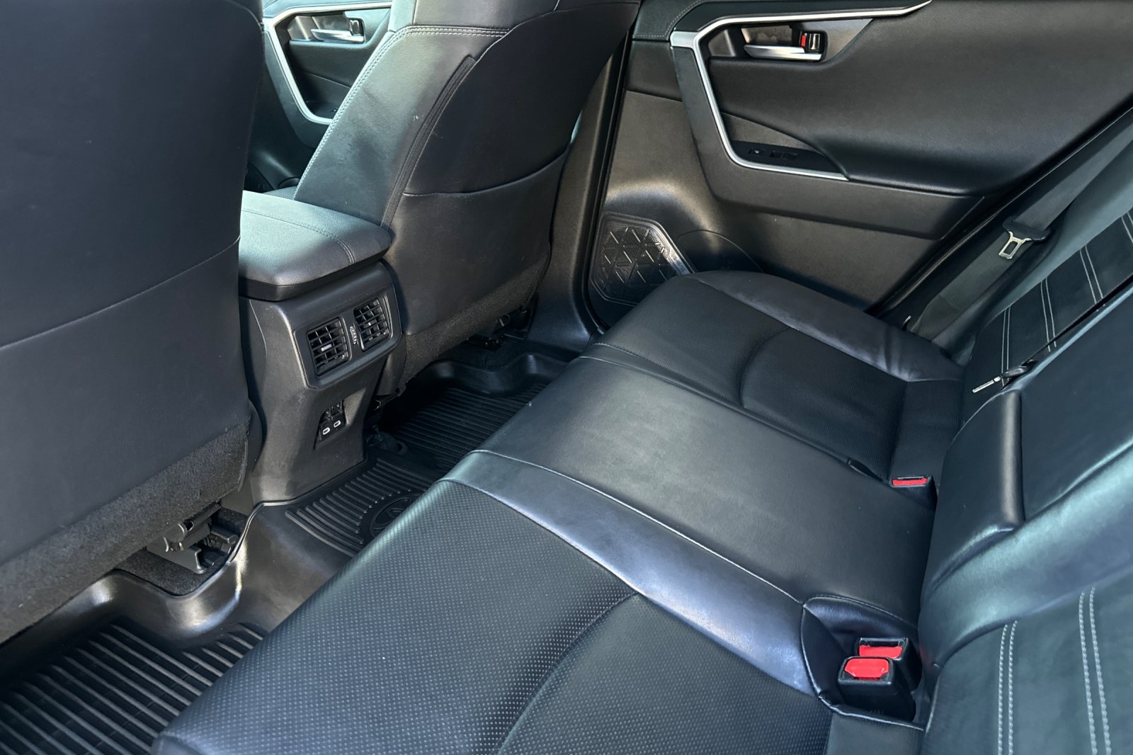2023 Toyota RAV4 Hybrid Limited photo 11